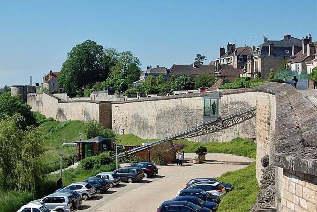 Appartement Proche Des Remparts Langres Exterior photo
